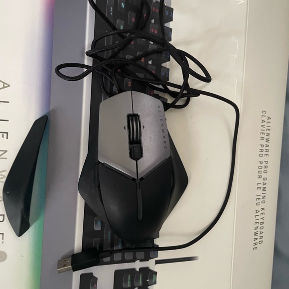 Alienware pro gaming keyboard AW768 - Picture 3 of 3